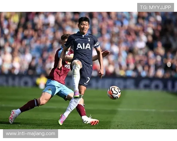 孙兴慜左路内切传中瞬间：热刺边路进攻典范