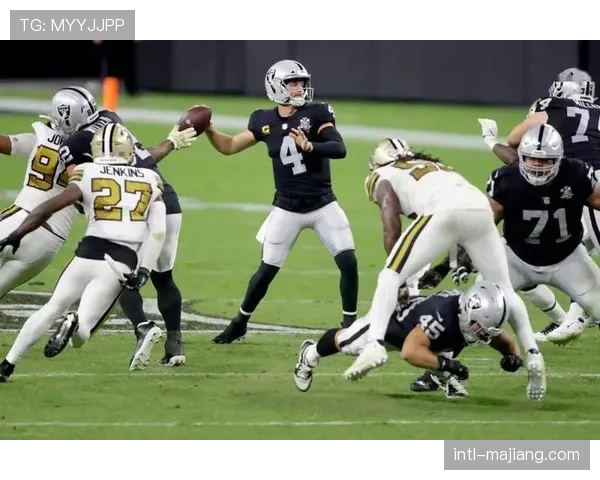 特写:NCAA“黑马”圣彼得学院爆冷击败普渡大学,主场球迷冲入场内庆祝 特写:NCAA“黑马”圣彼得学院爆冷击败普渡大学,主场球迷冲入场内庆祝